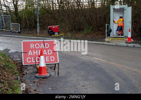 Wendover, Buckinghamshire, Royaume-Uni. 30th janvier 2023. Small Dean Lane reste fermé en raison de HS2 travaux. HS2 travaux de construction pour le petit Dean Viaduct le long de la A413 sud de Wendover. Une fois construit, le petit viaduc Dean prendra les trains à grande vitesse 2 qui traversent le A413, la ligne de chemin de fer Chilterns et la petite voie Dean. HS2 ont abattu un grand nombre d'arbres à côté de la A413 ainsi que démolir la ferme et les bâtiments de ferme à Road Barn Farm. Crédit : Maureen McLean/Alay Live News Banque D'Images