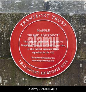 Plaque transport Trust à l'aquaduc de Marple, le plus haut de Grande-Bretagne, qui porte le canal Peak Forest à travers la rivière Goyt. Construit en 1995-99 Banque D'Images