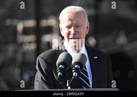 Baltimore, États-Unis. 30th janvier 2023. Le président des États-Unis, Joe Biden, fait ses observations. Le président des États-Unis Joe Biden a discuté de la manière dont le financement bipartisan de la loi sur les infrastructures remplacera le tunnel de Baltimore et de Potomac, vieux de 150 ans, pour résoudre le plus grand goulot d'étranglement pour les navetteurs sur le corridor nord-est entre Washington, DC et le New Jersey. Crédit : SOPA Images Limited/Alamy Live News Banque D'Images