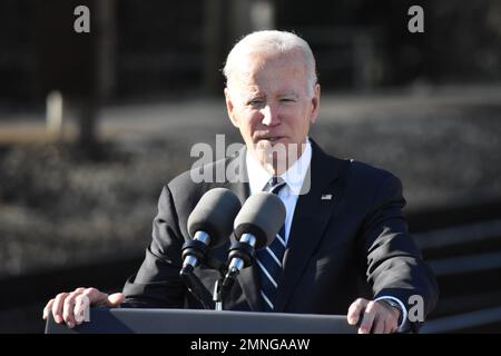 Baltimore, États-Unis. 30th janvier 2023. Le président des États-Unis, Joe Biden, fait ses observations. Le président des États-Unis Joe Biden a discuté de la manière dont le financement bipartisan de la loi sur les infrastructures remplacera le tunnel de Baltimore et de Potomac, vieux de 150 ans, pour résoudre le plus grand goulot d'étranglement pour les navetteurs sur le corridor nord-est entre Washington, DC et le New Jersey. Crédit : SOPA Images Limited/Alamy Live News Banque D'Images