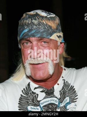 **PHOTO DE FICHIER** Hulk Hogan ne semble pas pouvoir sentir le corps inférieur après la chirurgie du dos. Hulk Hogan, 2007, photo de Brett Hufziger-PHOTOlink.net/MediaPunch Banque D'Images