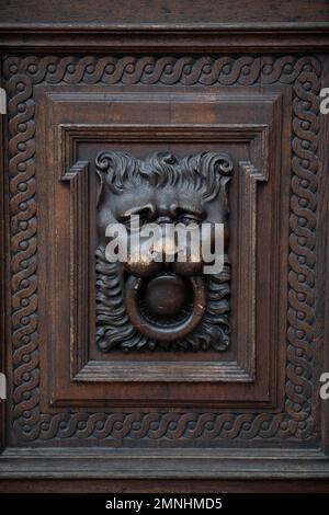 Tête de lion, porte décorative, vieil hôtel de ville, place de la vieille ville, Prague, République tchèque Banque D'Images