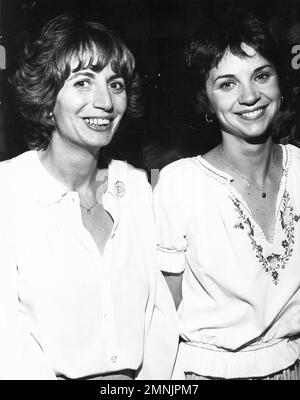 **PHOTO DE FICHIER** Cindy Williams est décédé. Penny Marshall avec Cindy Williams crédit: Ralph Dominguez/MediaPunch Banque D'Images