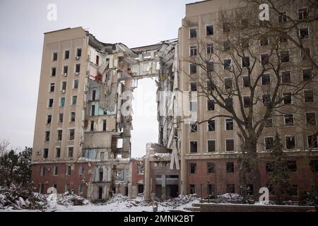 Mykolaiv, Ukraine. 30th janvier 2023. Le bâtiment de l'Administration militaire régionale de Mykolaiv détruit par une attaque de missiles lors de l'invasion russe de la ville de Nikolaev, 30 janvier 2023, à Mykolaiv, en Ukraine. Credit: Présidence de l'Ukraine/Bureau de presse présidentiel ukrainien/Alamy Live News Banque D'Images