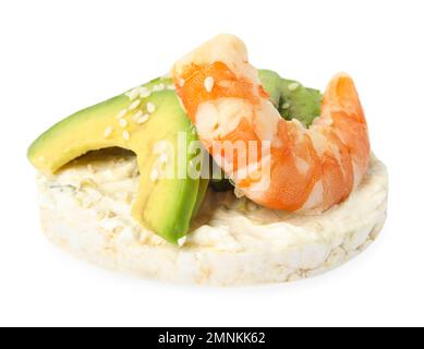 Gâteau de riz soufflé avec crevettes et avocat isolé sur blanc Banque D'Images