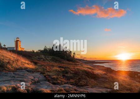 Le phare de point Prim au coucher du soleil près de Digby, Nouvelle-Écosse, Canada. Banque D'Images