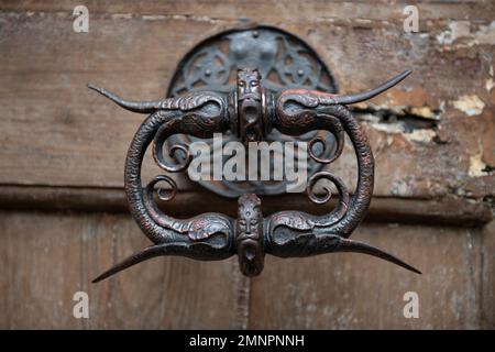 Knocker sur porte en bois, Eglise notre-Dame de Catena, Prague, République Tchèque Banque D'Images