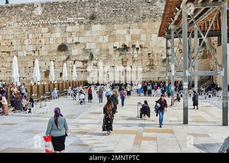 Jérusalem, Israël - 15 novembre 2022 : mur des lamentations, moitié femelle pour la prière Banque D'Images