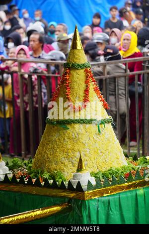 Siraman gong kyai pradah cérémonie. Cette cérémonie est l'un des patrimoines culturels intangibles indonésiens Banque D'Images