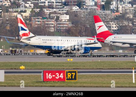 Zurich, Suisse, 19 janvier 2023 les avions britanniques Embraer E-190 sont en train de rouler à sa position Banque D'Images