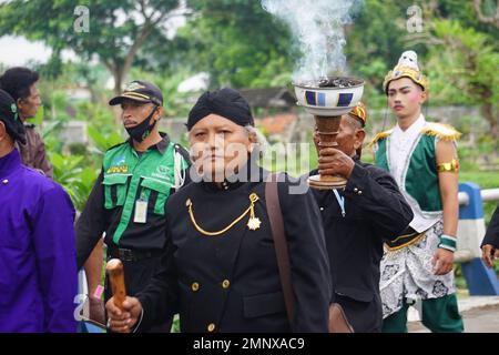 Siraman gong kyai pradah cérémonie. Cette cérémonie est l'un des patrimoines culturels intangibles indonésiens Banque D'Images