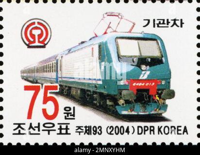 Timbre-poste nord-coréen de 2004 (Juche 93) représentant une locomotive électrique, dénomination 75 won, République populaire démocratique de Corée. Banque D'Images