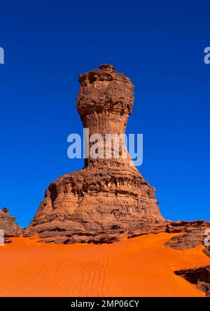 Formation de roche de coupe du monde dans le désert du Sahara, Parc national de Tassili n'Ajjer, Tadrar Rouge, Algérie Banque D'Images