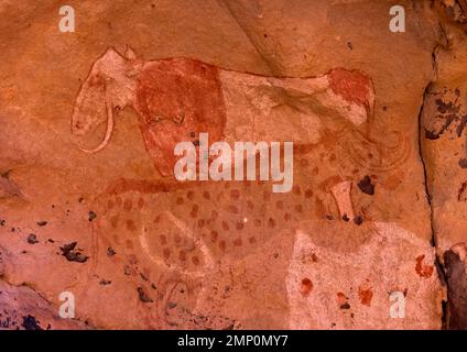 Peinture rock représentant des vaches, Parc national de Tassili n'Ajjer, Tadrarart Rouge, Algérie Banque D'Images