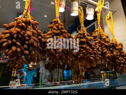 Dates de suspension à vendre dans un magasin, Afrique du Nord, Alger, Algérie Banque D'Images