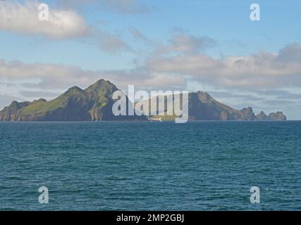 Islande, île de Heimaey : vue depuis le ferry. C'est la plus grande des îles Westman. Banque D'Images