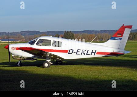 Allemagne, Bade-Wurtemberg, Tannheim: D-EKLH Piper PA.28-161 Cadet (c/n 2841125) Banque D'Images