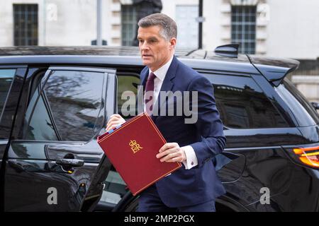 Londres ,Royaume-Uni 31/01/2023. On voit le secrétaire d'État aux Transports, Mark Harper, arriver dans sa voiture ministérielle au siège social de Whitehall Banque D'Images
