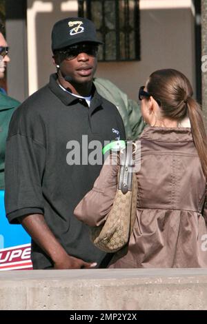 Chad Johnson arrive pour être interviewé sur ESPN. Scottsdale, Arizona. 1/30/08. Banque D'Images