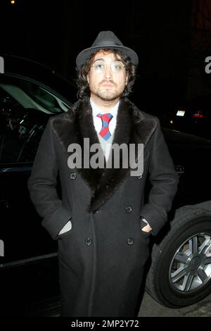 Sean Lennon, fils du fondateur et légende des Beatles John Lennon, près de l'auberge Waverly à Manhattan. New York, NY. 1/30/08. Banque D'Images