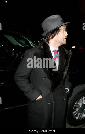 Sean Lennon, fils du fondateur et légende des Beatles John Lennon, près de l'auberge Waverly à Manhattan. New York, NY. 1/30/08. Banque D'Images