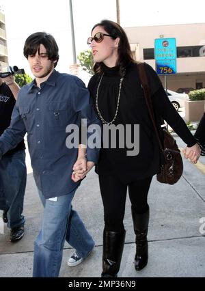 Ricki Lake a été vu en lunch cet après-midi avec des amis à Orso. Lake a plaisanté avec des photographes qu'elle n'était pas habituée à cette quantité d'attention et que les photographes devraient aller chercher Britney Spears. Los Angeles, Californie 2/29/08. Banque D'Images