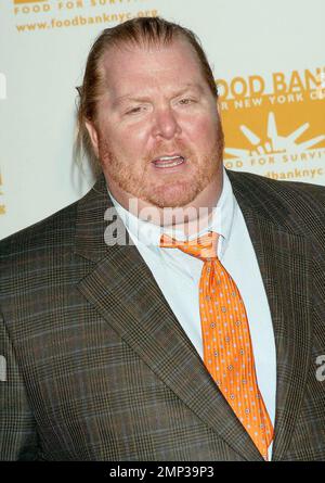 Le chef Mario Batali à la Food Bank pour le dîner annuel des CAN-Do Awards 5th de New York City au Pier 60 à New York, NY. 4/7/08. Banque D'Images