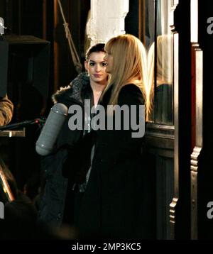 Exclusif !! Kate Hudson et Anne Hathaway photographent une scène pour Bride Wars. Boston, Ma. 4/24/08. Banque D'Images