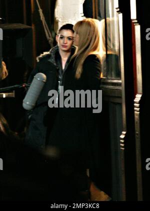 Exclusif !! Kate Hudson et Anne Hathaway photographent une scène pour Bride Wars. Boston, Ma. 4/24/08. Banque D'Images
