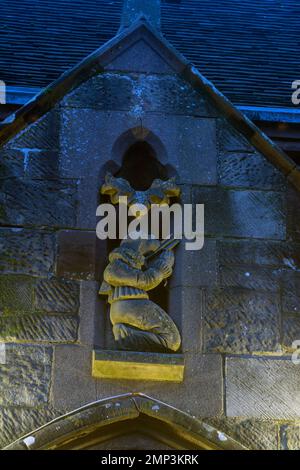 Statue au-dessus de la porte sud, St. Giles Church, Exhall, près de Bedworth, Warwickshire, Angleterre, ROYAUME-UNI Banque D'Images