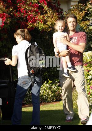 Ben Affleck et Jennifer Garner prennent leur fille, Violet, à la maternelle à Los Angeles, CA. 6/16/08. Banque D'Images