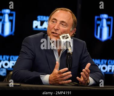 Denver, États-Unis. 17th mai 2022. Gary Bettman, commissaire de la LNH, lors d'une conférence de presse avant le match, l'un des deuxième matchs de la LNH entre l'Avalanche du Colorado et le St. Louis Blues au ball Arena. (Photo par Andy Cross/The Denver Post/TNS/Sipa USA) crédit: SIPA USA/Alay Live News Banque D'Images