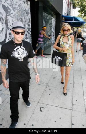 Paris Hilton et Benji Madden quittant le magasin de Benji DCMA sur Melrose à West Hollywood, CA. 06/24/2008. Banque D'Images