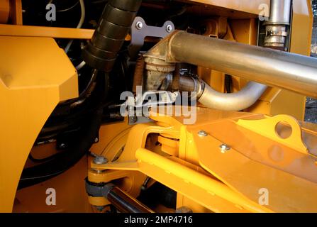 Différentes machines dans une fosse de gravier. Voici un dumper Moxy MT 26 Highline. Banque D'Images