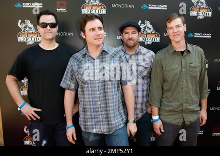 Le groupe de rock alternatif américain « Jimmy Eat World » participe au concours annuel 9th Tony Hawk Stand Up for Skateparks qui s'est tenu au domaine Ron Burkle's Green Acres à Beverly Hills, en Californie. 7th octobre 2012. Banque D'Images