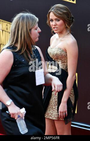 Miley Cyrus arrive aux American Music Awards 2008 au Nokia Theatre de Los Angeles, en Californie. 11/23/08. Banque D'Images