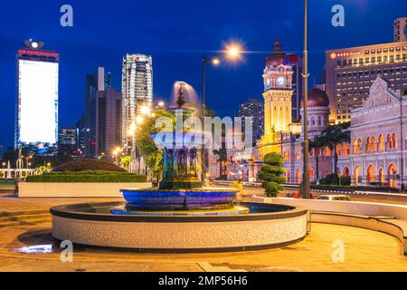 Bâtiment du sultan abdul samad et fontaine de la Reine Victoria à Kuala Lumpur, Malaisie Banque D'Images