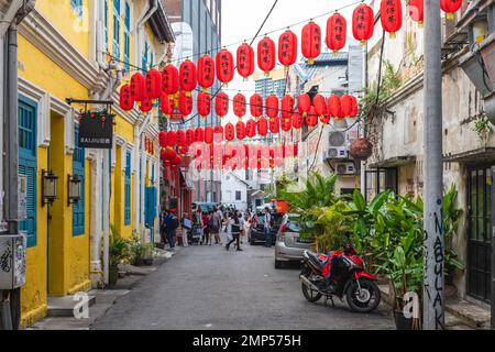 10 janvier 2023 : Kwai Chai Hong, une petite allée derrière la rue Petaling dans le quartier chinois de Kuala Lumpur, en Malaisie. Il y a de nombreuses peintures murales représentant Banque D'Images