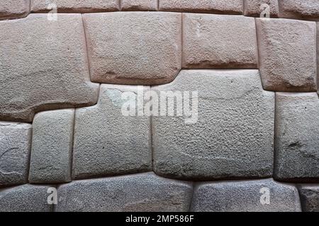 Maçonnerie en pierre inca dans le mur de la résidence de l'archevêque, Cusco, Pérou Banque D'Images