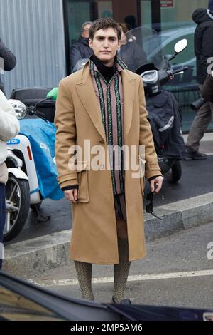 MILAN, ITALIE - 15 JANVIER 2023: Rocco Fasano avant Etro défilé de mode, Milan Fashion week Street style Banque D'Images