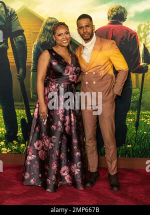 New York, États-Unis. 30th janvier 2023. Tashiana Washington et Eric West assistent à la première mondiale de Knock à la cabine par Universal Pictures à Jazz au Lincoln Center (photo de Lev Radin/Pacific Press) Credit: Pacific Press Media production Corp./Alay Live News Banque D'Images