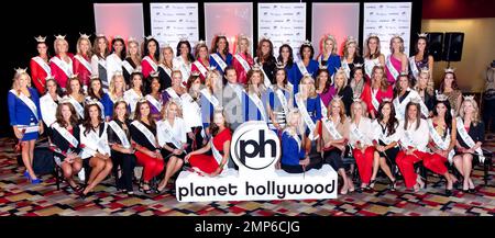 2012 Miss America concurrents: Miss Alabama-Courtney porter, Miss Alaska-Katy Lovegreen, Miss Arizona-Jennifer Sedler, Miss Arkansas-Kristen Glover, Miss California-Noelle Freeman, Mlle Colorado-Diana Dreman, Miss Connecticut-Morgan Amamone, Miss Delaware-Maria Cahill, Miss District de Columbia-Ashley Boalch, Miss Florida-Kristina Janolo, Miss Georgia-Michaela Lackey, Miss Hawaii-Lauren Kealohilani Cheape, Miss Idaho-Geneviève Nutting, Miss Illinois-Hannah Smith, Miss Indiana-Jackie-Jerki, Miss Jessica Jerlecki-Iowa Mlle Kansas-Carissa Kelley, Mlle Kentucky-Ann-Blair Thornton, Mlle Louisianna- Banque D'Images