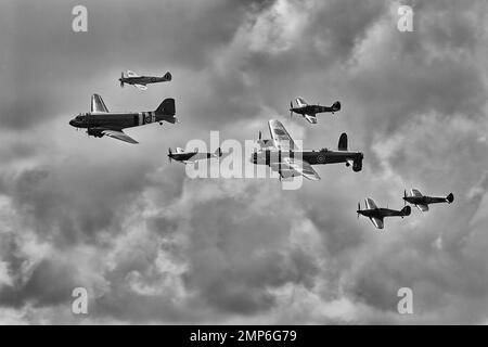 Lancaster, Dakota et Spitfires à RIAT Banque D'Images