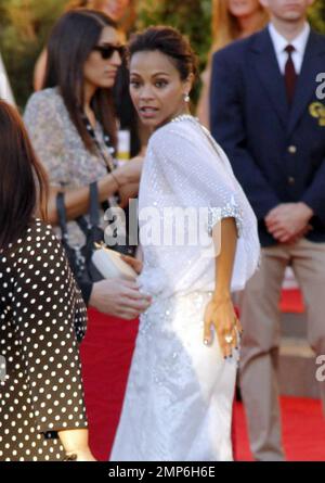 Zoe Saldana arrive aux prix annuels de la Guilde des acteurs de l'écran 18th qui se tiennent à l'Auditorium du Sanctuaire. Los Angeles, Californie. 29th janvier 2012. Banque D'Images