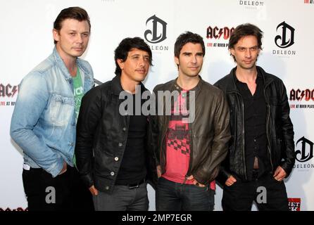 Adam Zindani, Javier Weyler, Kelly Jones et Richard Jones, membres du groupe Stereophonics, à la première mondiale du DVD « Live at River plate » de l'AC/DC au HMV Hammersmith Apollo. Londres, Royaume-Uni. 5/6/11. Banque D'Images