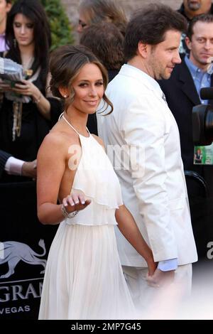 MAVRIXONLINE.COM Jennifer Love Hewitt et Jamie Kennedy arrivent aux Academy of Country Music Awards au MGM Grand. Las Vegas, Nevada 04/05/2009. Les frais doivent être convenus pour l'utilisation de l'image. Le numéro de ligne, le crédit, l'utilisation de la télévision, l'utilisation du Web ou linkback doit être MAVRIXONLINE.COM. Si vous ne respectez pas les lignes de conduite correctement, vous devrez doubler les frais convenus. Tél. : 305 542 9275 ou 954 698 6777. Banque D'Images