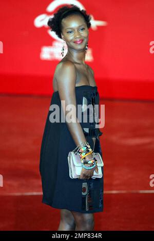 Fatou n'Diaye marche le tapis rouge lors de la première de 'aide-toi et le ciel t'aldera' au Festival du film de Rome, Italie. 10/27/08. Banque D'Images