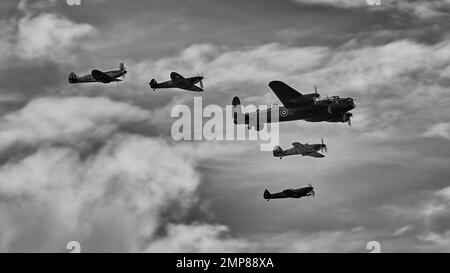 Lancaster et spitfires au Royal International Air Tattoo 2022 Banque D'Images