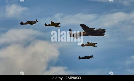 Lancaster et spitfires au Royal International Air Tattoo 2022 Banque D'Images