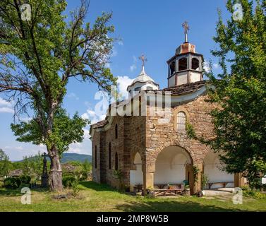 Staro Stefanovo village, église à trois nefs 'Nativité de la Bienheureuse Vierge Marie', église orthodoxe, municipalité de Lovech, Balkans, Bulgarie Banque D'Images